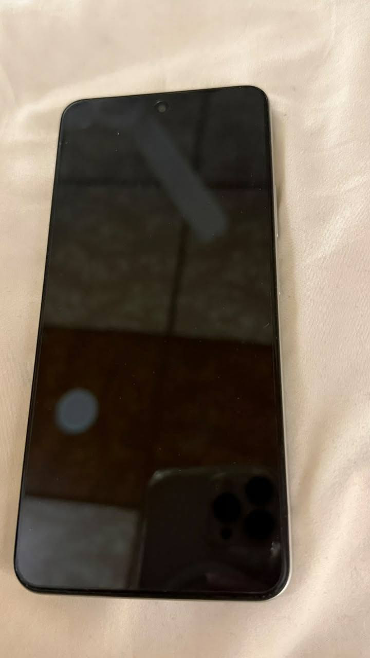 realme c71
ram 6+6 12 GB

Storage 128GB

Processor 7250 

ما صاغ شي من اخذتو جديد

دبل سيم كارت

كارتون وشاحنة موجودين  

 بعد داخل بالضمان 

جدا نظيف 

ماخذو بسعر 250 ابيع قفل 230
التواصل عالخاص او رقم الموبايل 
***********
