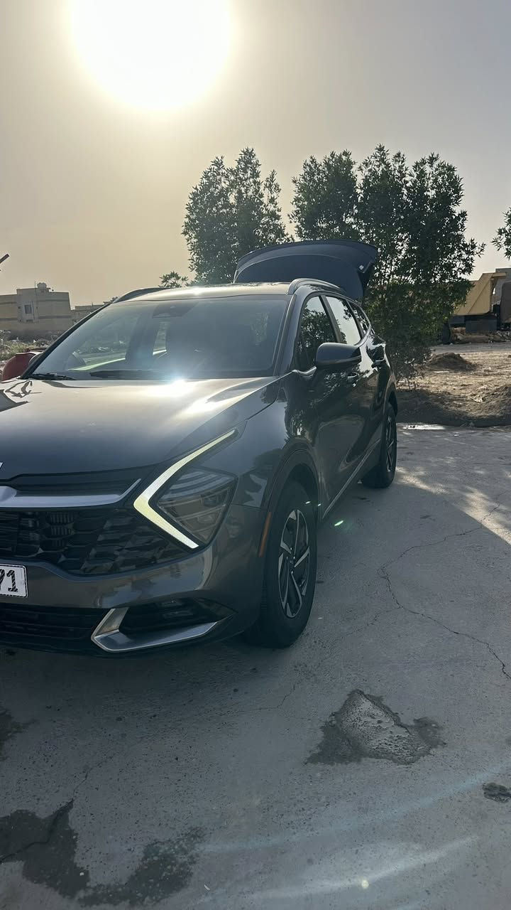 بيع او مراوس باقل من سعرها كيا سبورتج موديل 2023 هااايبرد فئة الEX وفوول عدا البانوراما  

الدشبول بلازما الكتروني وكولة لمس ويدعم آبل كار بلي وجميع البرامج وبيها GPS مع شاشة داخلية خاصة بعرض العطلات 
بصمة تشغيل وبصمة ابواب وتشغيل عن بعد 

كشنات جلد
والكشنات تتحرك كهرباء وبيها تدفئة بالكشنات والاستيرن هيتر 

 رادارات امامية وجانبية وخلفيه نسخ
 وبيها شاحن موبايل واير ليس ((لاسلكي))..
لايت بطن اسود خمس عدسات زنون بلادي عالي وناصي اضافاً الى لدات نهاري ليلي امامي وخلفي  

التحكمات الي بالاستيرن فول وكاملة كولشيء تكدر تتحكم بي بالاستيرن ..السايد بريك دكمة (بصمة )

گير ماوس وثلاث انظمة للقيادة.(ECO.SMART.SPORT) 
واضافاً الى ذلك بيها قيادة ذاتية..مانع مُنحدرات وخاصياً الترحيب عند الاقتراب من السيارة.. ونظام الاوتو هولد 

سستم الصوت ماركة راقية كلش دمام بل دشبول 

مراية داخلية عاكسة للضوء..تبريد قطعتين مُنفصل 
(( يعني كل جهة يتحكم الراكب براحتة يريد يشغل تبريد او تدفئة )) 
ويل كب عنكبوت مع تخم تاير نكسن كوري اصلي شركة ..
واشاير مري جانبية لد 

وبعد هواي مواصفات بالسيارة وبعدها كلها وضع شركة وبالعافيه على المشتري

حادثها  جاملغ وبنيد مكان السياره بغداد 

الاتصال برقم الهاتف فقط او واتساب ***********
