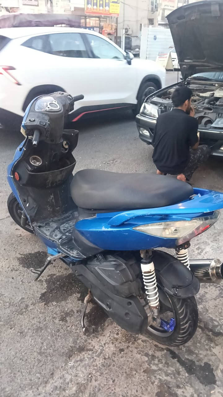 السلاما م عليكم دراجه كامكو ريسنك دراجه نظيفه حلوه مبيها نقص دراجه كامله كفرها اصلي مكينه مفتوحه بيها صالنصه رياضي اصليه دراجه اصليه شلعه ومعدل نقصها بس كهربائيات بس الاشاير بيها زوج لايت زنون اصلي 
عنواني بغداد مدينه الصدر قطاع واحد 
السعر ٤٥٠ بيها مجال قليل شراي اتصل وبيك خير وتدلل 
اي استفسار اتصل 
***********

