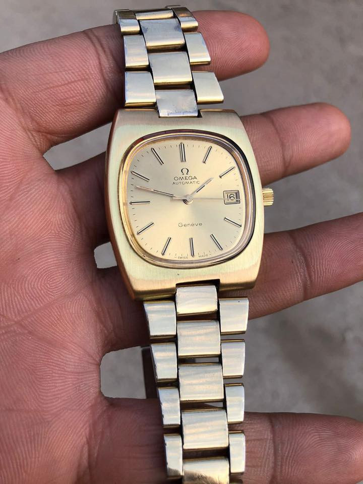 السلام عليكم
اوميغا جنيف اوتمايتك سويسري 
نافذه تاريخ يومي القطر 38
بلادي نظيفه جدا 
السعر 200 الف 
يوجد توصيل 
شراي يتصل عليه 
***********
