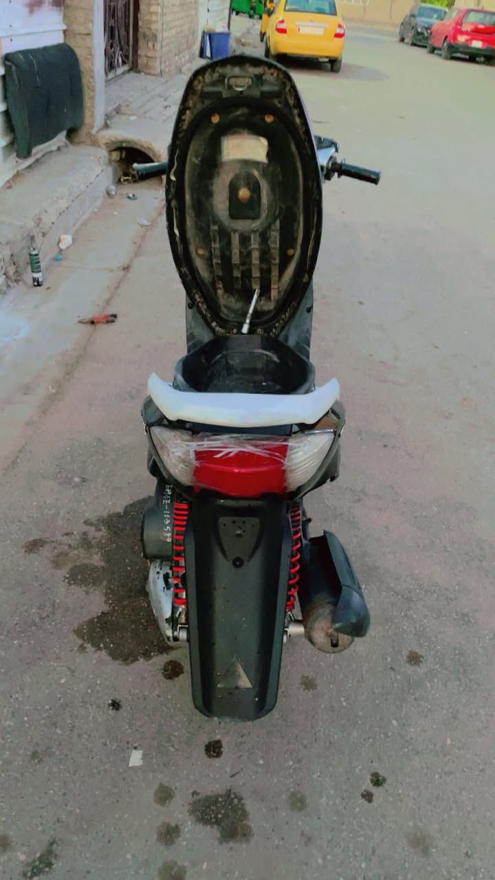 دراجه سكنس نثيه سرعتها 140 دراجة ختم واحد كهربائيات كلها شغالة سلف هدر كله شغال بسعر 400  ***********وبيها مجال بسيط عنواني الشعله
