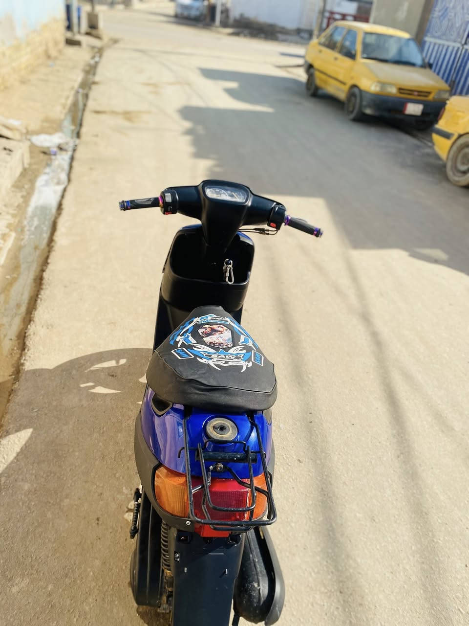 السلام عليكم الدراجه للبيع مبدل بس كفر للجماليه دراجه مكفوله مكينه ما مفتوح كربائيات سلف هندر كله شغالل دراجه ناشفه السعر خاص***********
