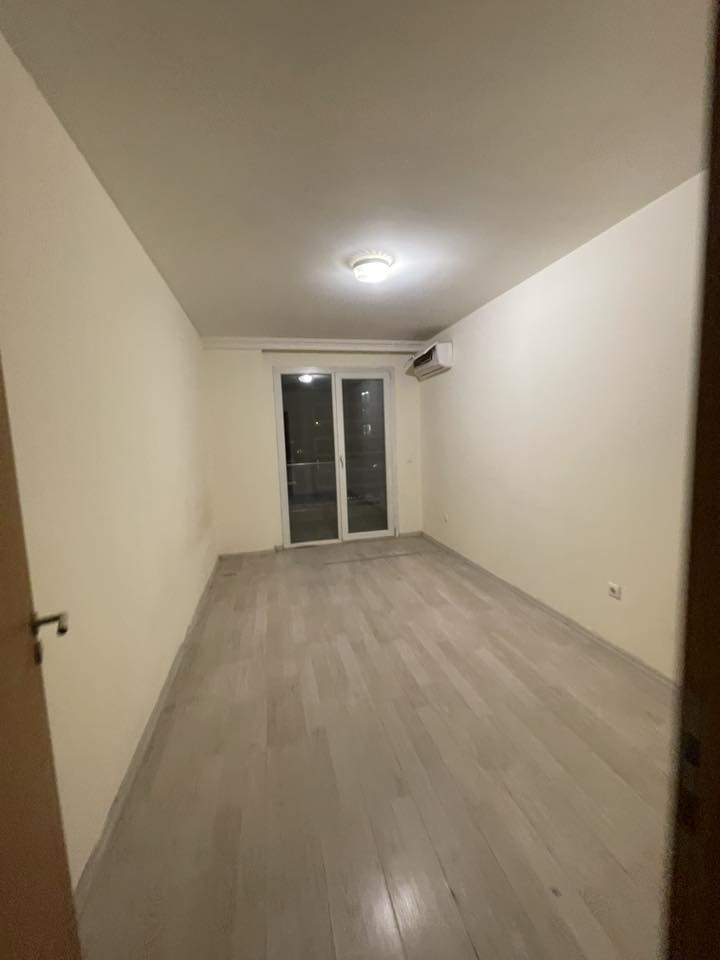 ￼شقه لليجار فارغ   
بي سبليت و كونتر طباغ 
‏عنوان طريق  كسنازان قريب مدينة العاب مجد لاند
***********
