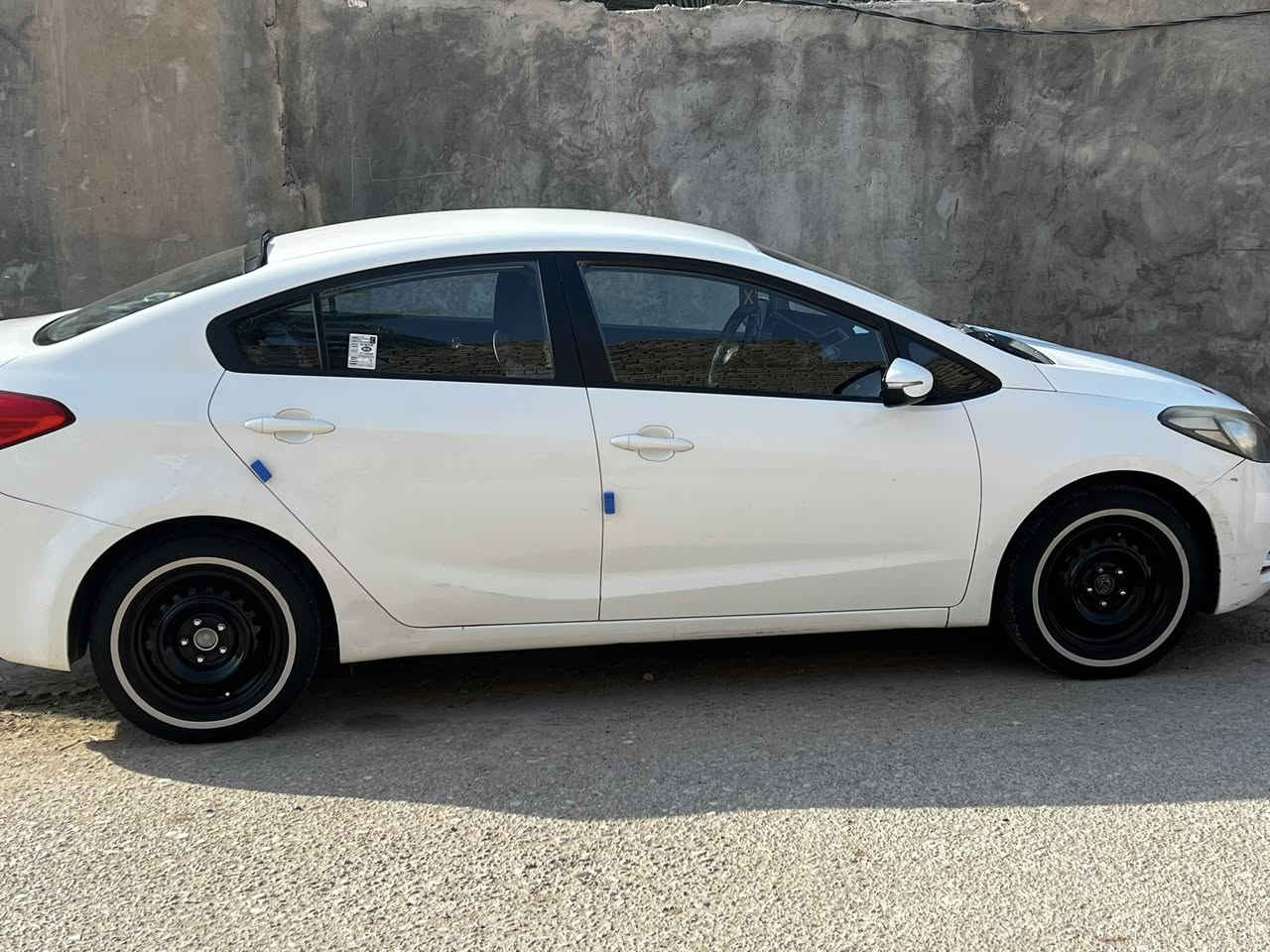 السلام عليكم كيا سيراتو 2014 خليجي موصفات تحكم استيرن جهتين كامرة اشارة مري مكينة وكير مكفولات ماشة 140 كم تبريد قطعتين سنوية ل 2029 السعر 116 وبيهة مجال الاستفسار *********** اتصال او وتساب
