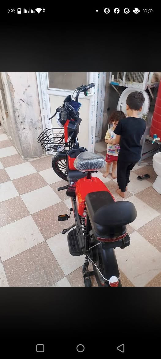 دراجه شحن  شركه الروان .صالي تقريبا اقل السنه من اخذته بس الأشاير وكعن ومالت الرجلين وكعن مرايات موجوده وعوزه بس باتري واحد لان وكف عندي قبل كم يوم   اريد بسعر خاص لو اراوس بفراشه زينه ***********
