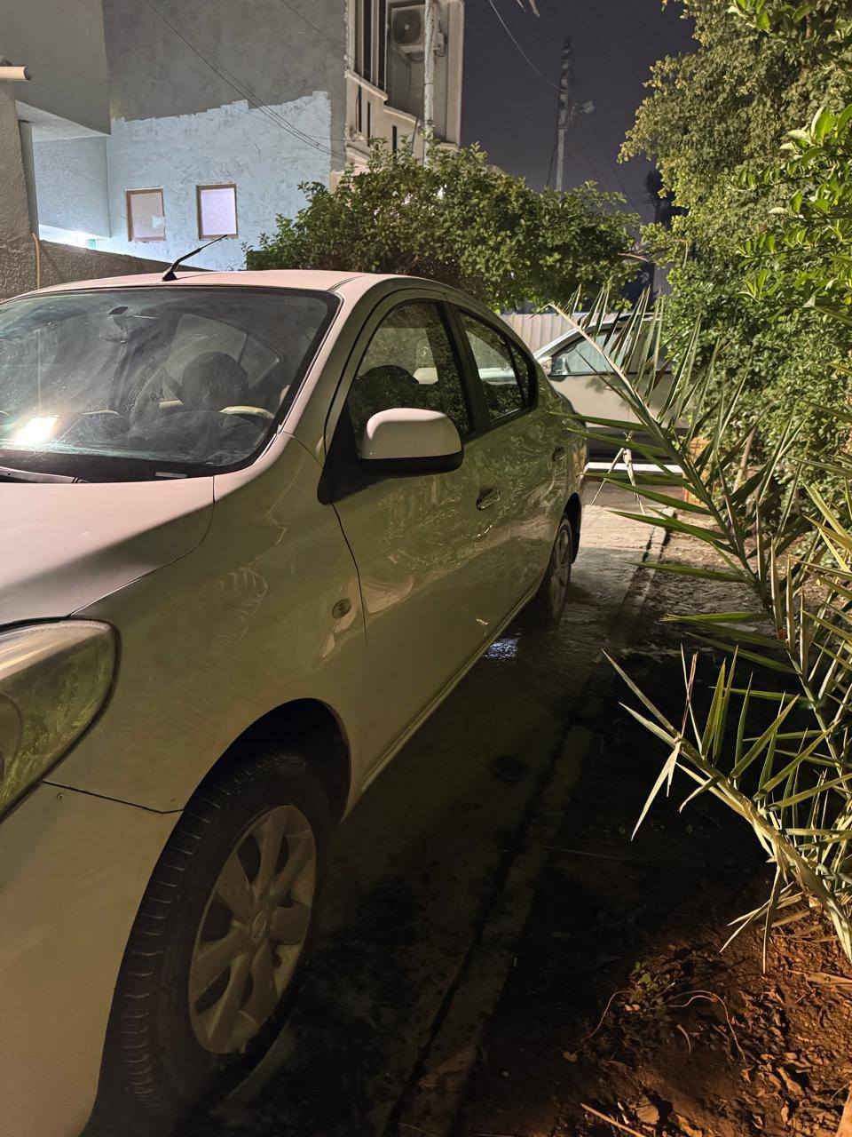 نيسان سني
نيسان سني هندي 2013 باب اول 
كير مكينه مكفولات 
صدر أمامي خلفي جديد 
بيه هلال خلفي صبغ 
ماشيه 97 
عارضه 88 وبيه مجال 
***********
مكاني البياع
