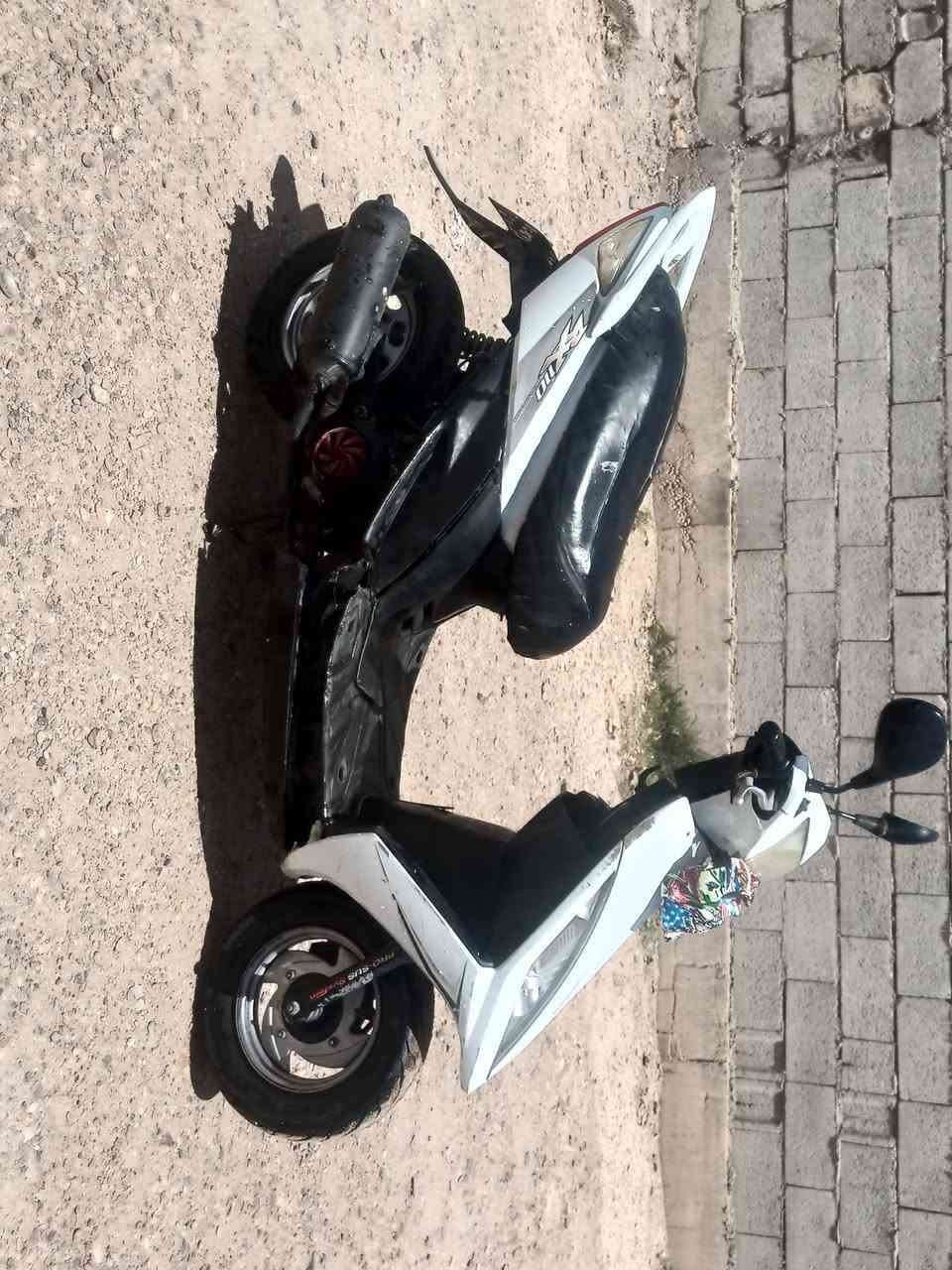 دراجة سايم رص مسجل رايده 475 مستعجل على بيعه كهربائيات كله شغاله مكاني رمادي شراي اتصل ***********
