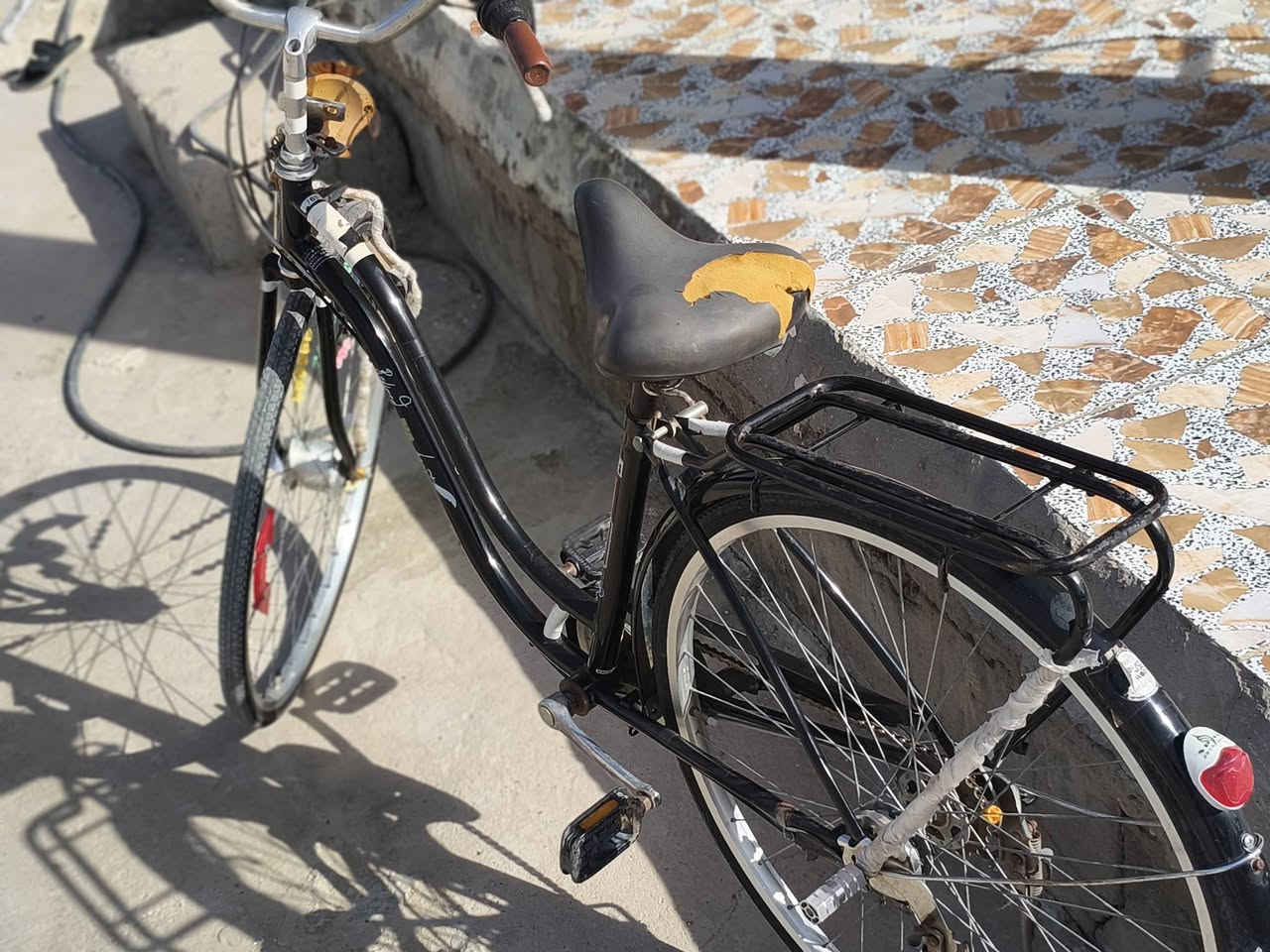 السلام عليكم بايسكل بطة للبيع نضيف جدا مال حاوية مابي نقص السعر 80 وبي مجال المكان  اليوسفية القصر الأوسط ***********
