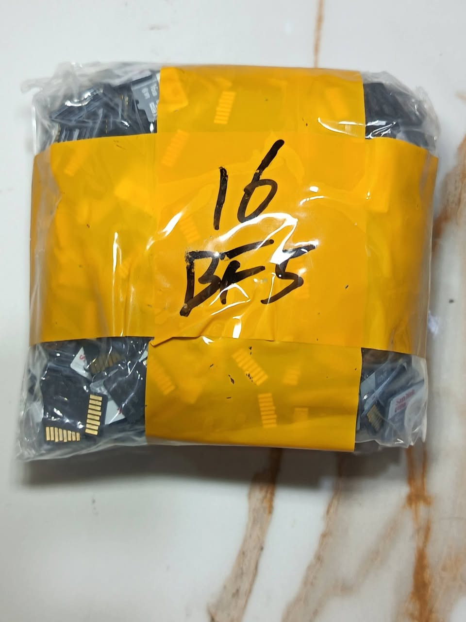 متوفر ميموري كارد سانديسك الترا 64G عدد الفين قطعة كما موضح بالصور للبيع.

التواصل عالخاص او واتساب ***********. يوجد توصيل لكل المحافظات.
