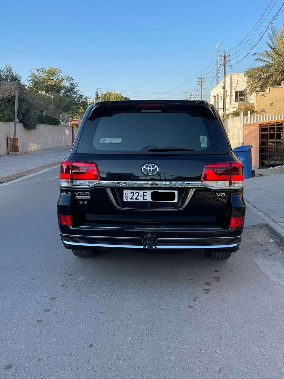 السلام عليكم للبيع او للمراوس حسب القناعه لاندكروز موديل 2021 فئه شركات فوول مواصفات محرك 4600 GXR  اسلايت بصمه كراسي جلد 8 ايرباك جنطه كهرباء شاشه كبيره كاميرات ب جوانب 8 سلندر  وبعد بيها مواصفات السياره جديده ماشيه 80 الف رقم اربيل الجديد هزه جديده كامله من كلشي والتحويل مباشر  السياره مكفووله من الضربه والصبغ فقد بيها بارد شي بسيط وممبين اني مسوي بيها سونار ومرفوق ويا الصور ملاحضه السياره من تباوع عليها ممبين شي بس بالسونار السعر المطلوب 520 ورقه وبيها مجال للشراي مكان السياره بغداد ال كرخ حي الجامعه شارع الربيع للستفسار هاذا الرقم ***********  كير محرك كفاله وشكرا على الإطالة
