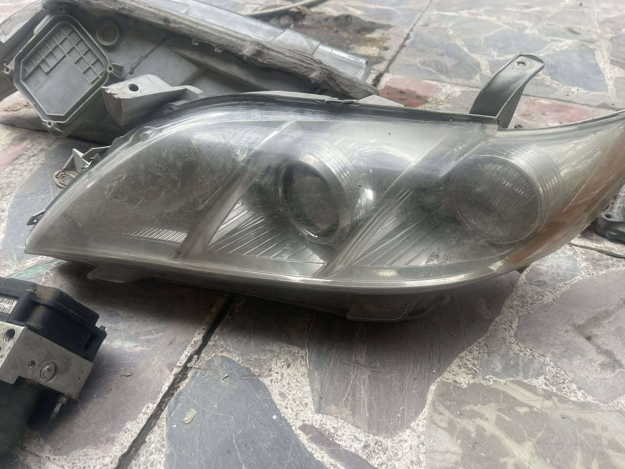 سلام عليكم   للبيع غراض كامري من 2007 الى 2011 ABS رمزة X8 جوة يوك 125 الف مال كصه ومزدات نضيفه هم مال كصه 100 الف مكاني بغداد حي جامعه ***********
