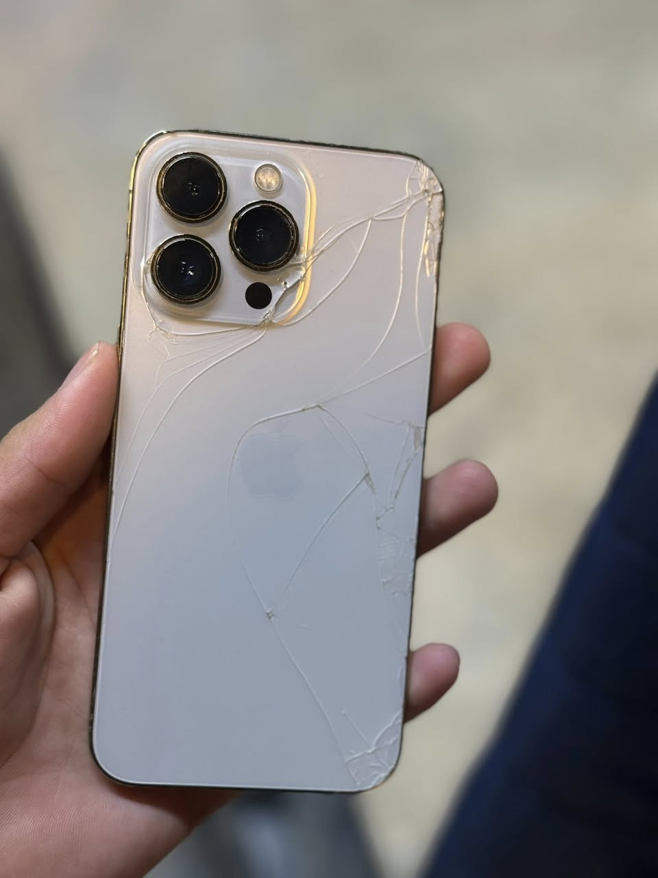 ايفون 13برو
ذاكره 256
بطارية72‎%‎
تك سيم 
مبدل شاشة شرط اصلية 😍
(فيس إيدي شغال)بصمة وجه 
ضهر مثل ما موضح 
نموذجM
لون ذهبي⭐️
سعر375بس😍😍
***********واتساب موجود
