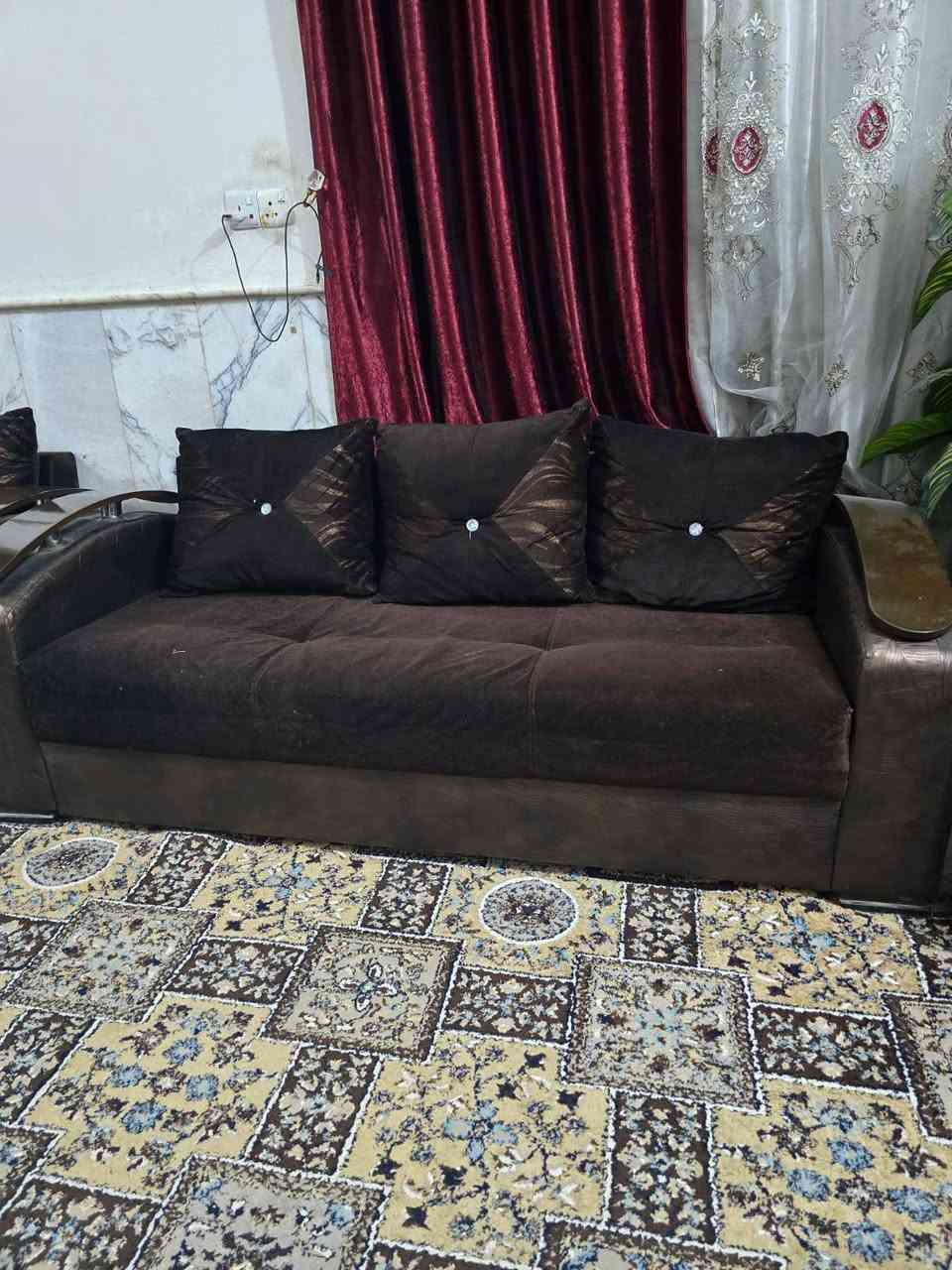 تخم قنفات للبيع
نظيف جدا استعمال قليل السعر 200 الف 
مكاني حلة ..نادر 3
للاتصال ***********
