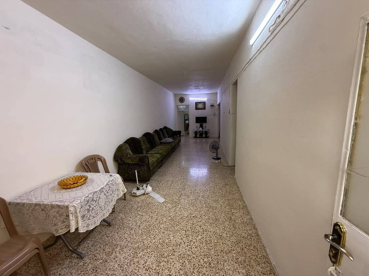 ":
🏠 بيت سكني مميز للبيع في حي صدام 🏠
نعلن لكم عن توفر بيت سكني للبيع بموقع ممتاز ومواصفات مثالية:
 📍 الموقع: حي صدام - مقابل ساحة هوار.
 📐 المساحة: 100 متر مربع.
 🏗️ عدد الطوابق: طابق واحد.
 🕋 الاتجاه: قبلة.
 📜 نوع السند: طابو ملك صرف (سند جاهز للتحويل).
💰 السعر:
72 مليون دينار عراقي (قابل للتفاوض).
📞 للاستفسار والتواصل:
يرجى مراسلة الصفحة مباشرة أو الاتصال بنا عبر الأرقام التالية:
[***********]
(🏢 المدينة المنورة للعقار) بيع شراء مقاولات عامة - خياركم الأمثل لعقاراتكم
