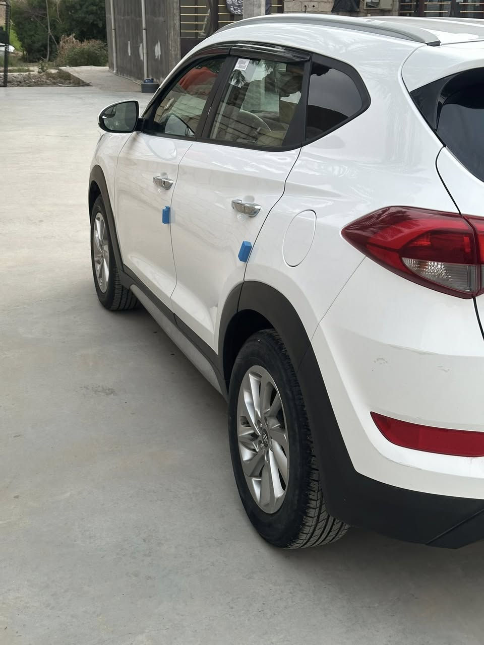 سلام عليكم توسان 18 أمريكي حادث خشم البنيد فقط وصبغ نص البنيد  بدون دواخل سيارة تخم تاير  جديد مواصفات نص فول مكانها بغداد السعر ١٥٨ وبيها مجال قليل الرقم ***********/  ***********يوجد واتساب
