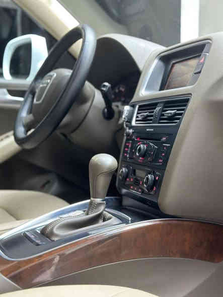 اودي  Q5 quattro اودي
موديل 2011/محرك ٤ سلندر/2.0 توربو
سياره خليجية وكالة سردار/ السيارة مكفولة /ماشيه 170‪ الف كم قابل للزيادة / السيارة كلين بدون صبغ او ضرر/مواصفات فول/بانورما/صندوق شفط/كير اوتو وعادي وسبورت /بردات بلادية/كشنات جلد وكهربائية/مراية دوارة/لايتات امامية وخلفية ليد/حساسات أمامية وخلفية السيارة كلين/وغيرها من مواصفات/رقم سليمانية وبأسمي /الهزة والفحص والسنوية والرقم كلها جديدة/
رقم صاحب سيارة /***********
