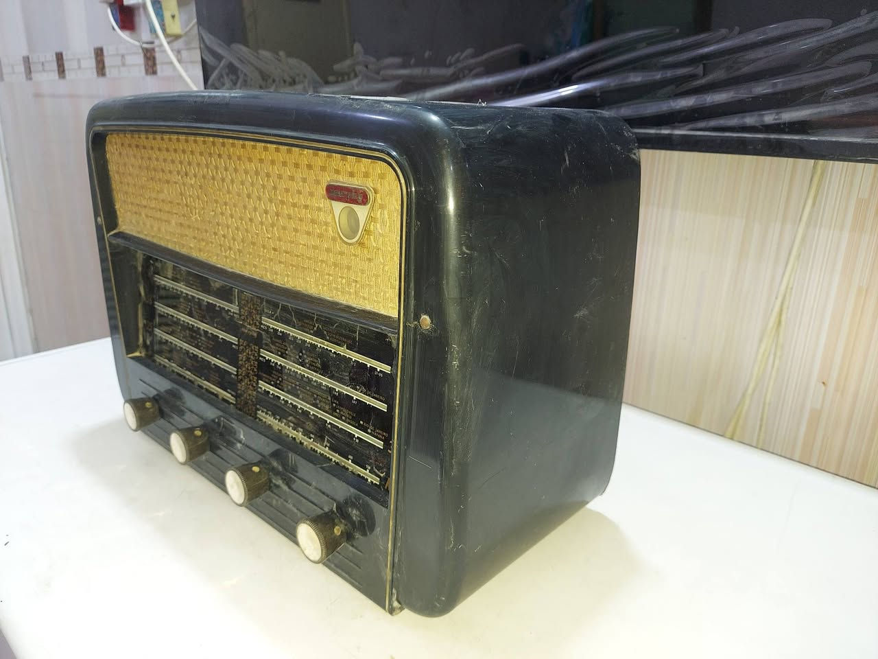 راديو من زمن الحرب العالمية الثانية لمبات نظيف جدا جدا شغال ماداخل تصليح ابو العين السحرية انكليزي اسمه مورفي السعر 100 دولار


**إذا كنت صاحب هذا الإعلان وتريد حذفه لأي سبب، رجاءا أرسل رسالة إلى الدعم الفني**