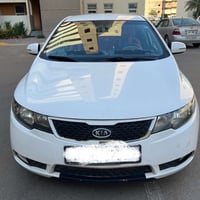 سيراتو موديل 11 بيه صبغ جاملغ وباب وبيه شخوط بسيطه ماشيه 325 الف سيارة...