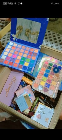 البضاعة وصلت • مكياج