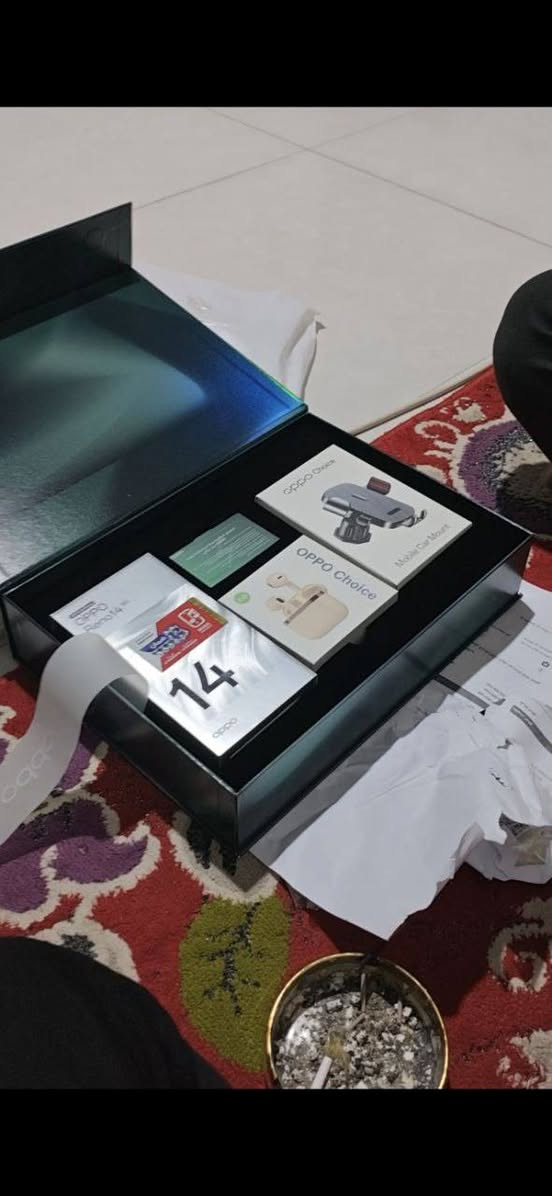 اوبو رينو ١٤ 5G ذاكرة 512 جهاز جديد استعمال 3 شهر بكج كامل السعر 600
مكاني بصرة ***********
