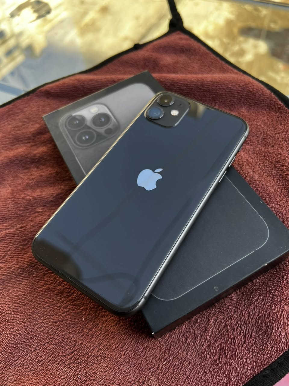 ايفون 11 عادي كامرتين نظافة ١٠٠٪؜ مكفول وعلى الفحص شرط وتر بروف ضد الماي ذاكرة١٢٨ بطارية٧٨ كله شغال ومكفول شرق اوسط مكان نجف 
***********
