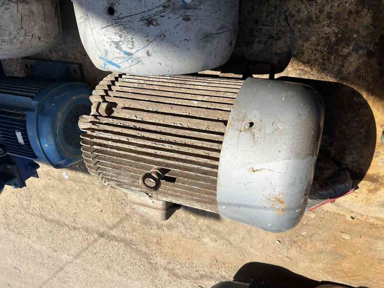 للبيع مأطور كهربائي 100 إحصان جديد مامشتغل صيني موسسه العنوان سامراء رقم هاتف 📞 ***********
