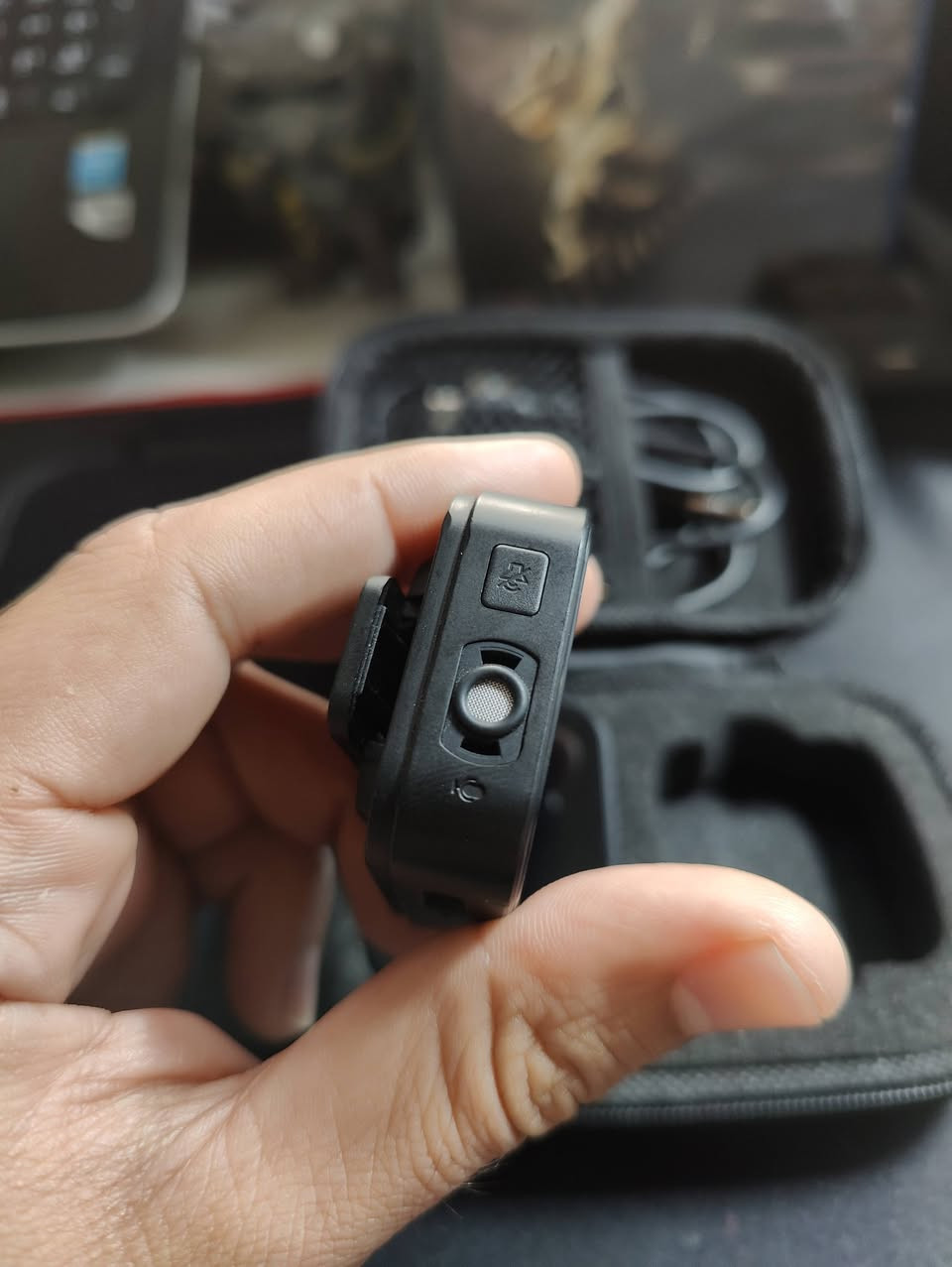 ميكروفون وايرليس QWM-10  ماركة sonicake ، بتردد 2.4 جيجاهرتز، مدى 50 مترًا، يعمل لمدة 10 ساعات، نظام عزل الضوضاء 3درجات وتحكم مستوى الصوت 3درجات
(جهاز إرسال واحد + جهاز استقبال واحد) لأجهزة آيفون/أندرويد/كاميرات DSLR،


**إذا كنت صاحب هذا الإعلان وتريد حذفه لأي سبب، رجاءا أرسل رسالة إلى الدعم الفني**