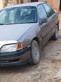 سيارة اوميكة لي البيع  موديل 1991 كابونة بانزين موجودة  تريد وكلة تريد...