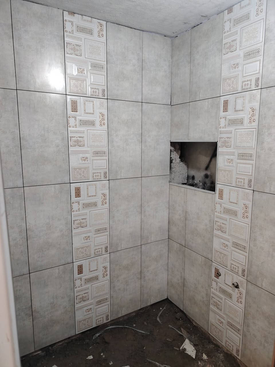 اسطه سيراميك متفرغ حاليا  شغل هندسي واسعار مناسبه خابر وتدلل ***********

