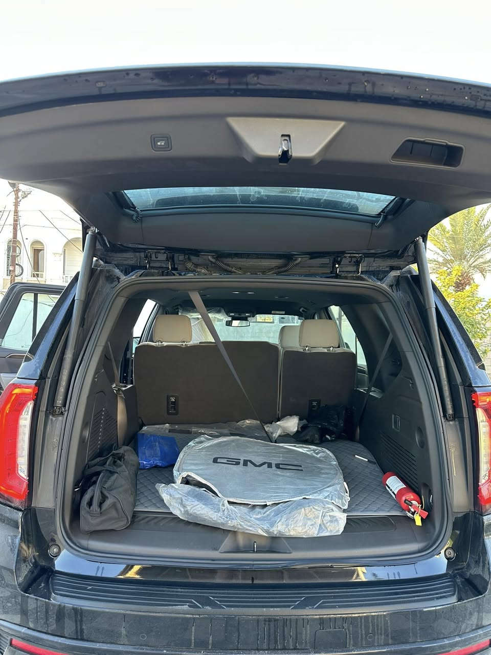 جمسي يوكن 2024
الفئة: SLE
ماشية 20 الف 
السياره جديده استخدام خفيف 
بصمة-ثلاجه- رادار امامي وجانبي-شاشة كبيرة- صندوق كهرباء- تشغيل عن بعد- سايد بريك-توقف ذاتي - تحديد المسار
كفالة عامه
السعر52.000 

‭0781 119 6146‬
