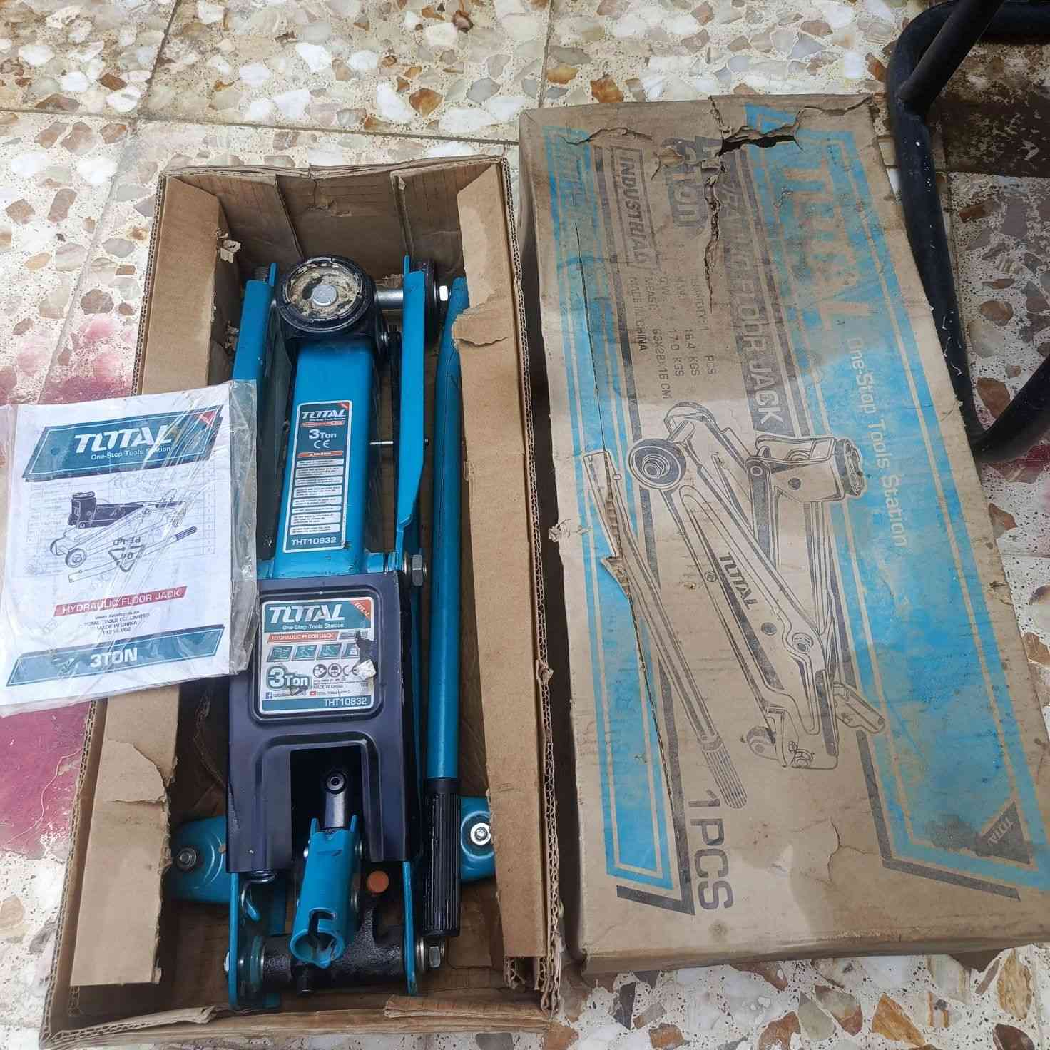 جك3طن نوع توتال مثل ما تشوفوه استعمال قليل جدا سعره 70000 الف  ***********للتواصل
