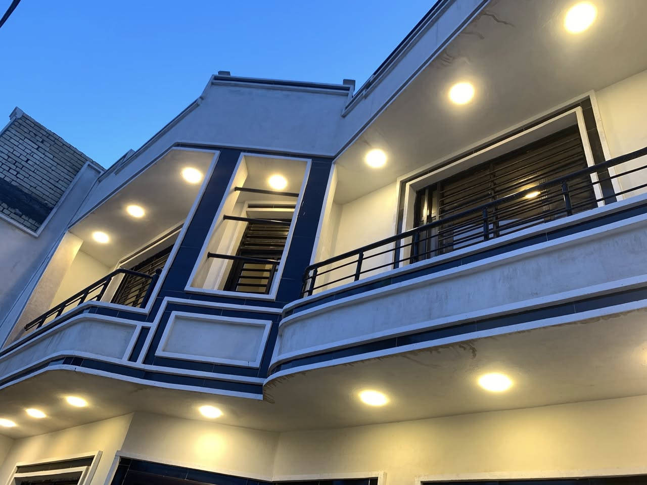 🏠 دار للبيع
📍 الكاظمية الثانية الطي 
📍 نزال صالح مصطفى 
📐 المساحة: 130 متر وقف 30 متر 
📐 واجهة 10 نزال 13
🛏️ مدخلين صالة مطبخ صحيات غرفة 
🛏️ الطابق الثاني تلث غرف نوم صحيات بيتونة
✨دار نظيفة وموقع ممتاز 
🎥 يوجد تصوير    

📞 للاستفسار والمراسلة:
***********

عقارات الكاظمية والطي 

نوفرلكم:
🏠 بيوت للبيع
🏘️ بيوت للإيجار
📍 قطع أراضي
🏢 محلات وشقق
💰 أسعار مناسبة ومواقع ممتازة

هدفنا نوفرلك العقار المناسب بأسرع وقت وبمصداقية عالية 🤝

📌 نخدم مناطق:
الكاظمية • الطي • بغداد والمناطق القريبة

📞 للاستفسار والمراسلة:
***********

تابعوا الصفحة يومياً حتى توصلكم أحدث العروض والأسعار 🔔
وأي شخص عنده دار أو أرض يريد يبيع أو يأجر يراسلنا خاص.
