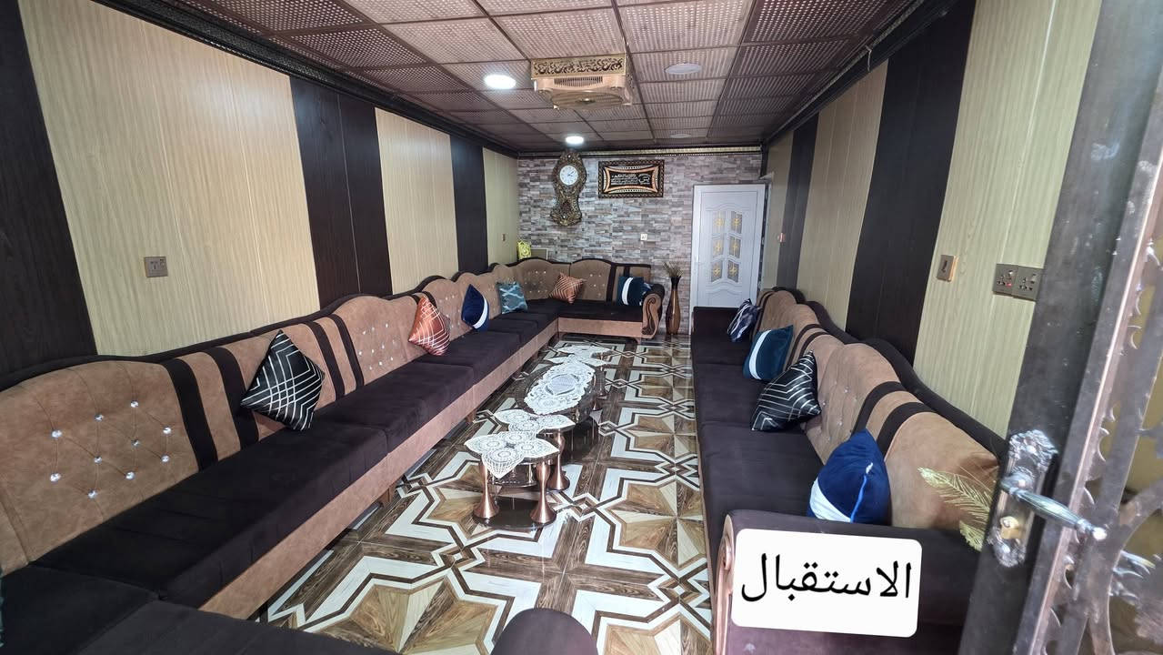 بيت للبيع حي التحرير الفرع عالشارع العام 
٢٠٠ متر الواجهة ١٠ متر بناء درجة أولى 
٥ غرف مع غرفتين سويت كامل 
لمعرفة السعر التواصل 
***********
شرط التحويل باسمك
