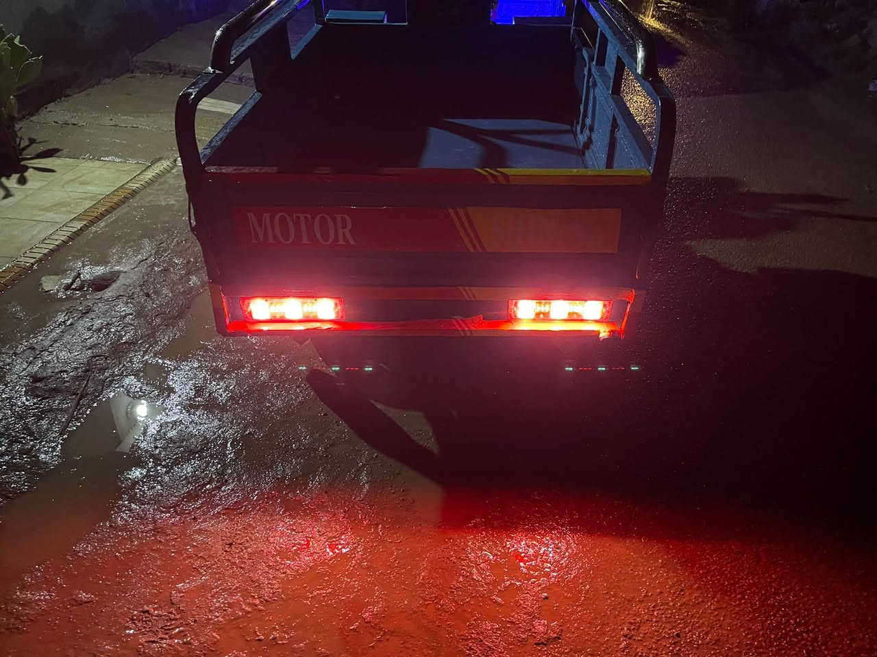 سلام عليكم ستوتاه البيع مديل 21 محرك 24 ستوتاه مكفوله كفاله عام  من ركبه من اوراق اصولي  مكاني بابل الحمزه الغربي السعر1600 وبيهه مجال الشراي رقم التصال *********** متواجد وتساب
