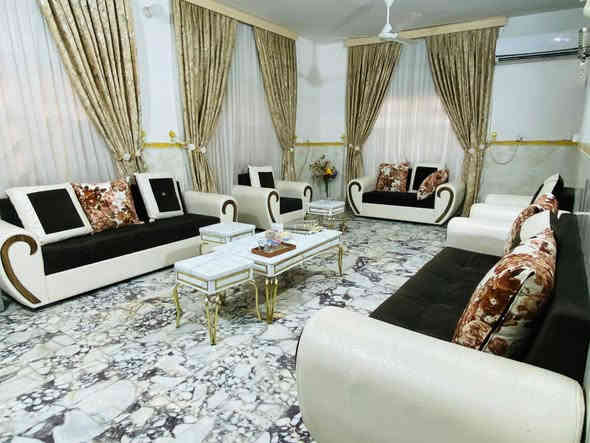 بيت للبيع طابو صرف
المساحه 250 م 
طابقين 
الطابق الأول غرفة نوم و استقبال وهول ومطبخ وصاله وصحيات 

الطابق الثاني ثلاث غرف نوم مع صاله وصحيات 

كراج سياره وحديقة وصحيات خارجية

الموقع المسيب قرب مدرسة النهضه شارع حسينية المحسن بيت ركن 
للاستفسار اكثر ***********
