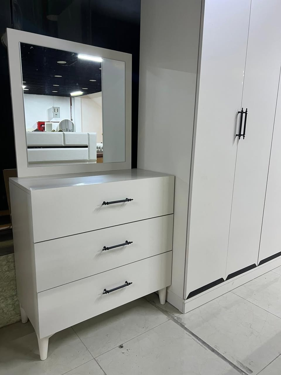 "البساطة هي قمة الفخامة. ✨ #ديكور_مودرن #غرفة_نوم
غرفه نوم تركي 🇹🇷بسعر مغري جداً السعر🌹 490 🌷ألف
ولدينا نظام الاقساط للموظفين👨‍💼 والمتقاعدين والمنتسبين 👮لدي حامل ماستر كارت وتابع مصرف الرافدين
عنوان/كركوك سائدين بنجاعلي قرب الملعب الشورجه الأولمبي 
0770 911 9095👨‍🏫0751 887 4550
