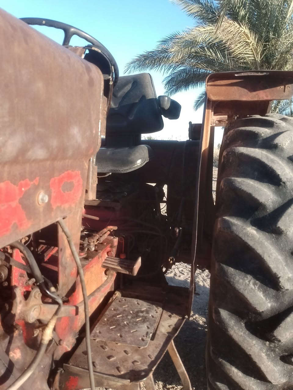 مكينه للبيع عنتر ناشنال موديل  83  رقم وسنويه نينوئ سنويه صاقطه محرك خير من الله كير بي بوش بلعصه مالته هودرليك خير من الله تاير نص عمر سلف شغال بس عوزه باتري السعر3ملايين وبيه مجال مكان بابل جبله  التصال ع الرقم***********
