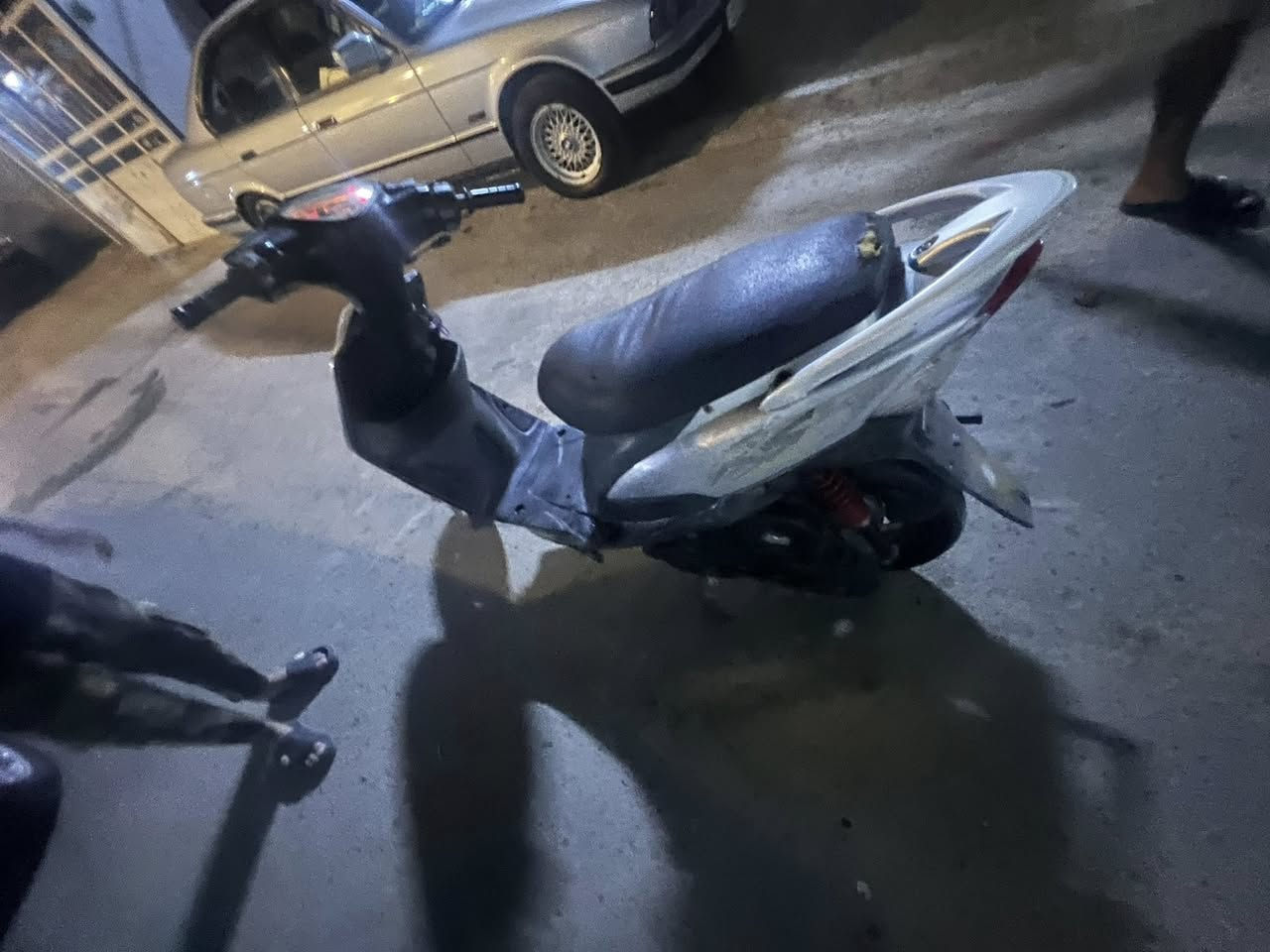 سلام عليكم ماكس عدله نضيفه بلاديه شلعه ومعدل تخيل الدراجه صوت المكينه ناعم كفرات ختم واحد ويا المكينه دراجه احله من صور بل حقيقه تجي وتشوف نقصها بس باتري تشتغل هندر سعر 650 وبيها مجال مكان بغداد ال بياع متواجد خاص


**إذا كنت صاحب هذا الإعلان وتريد حذفه لأي سبب، رجاءا أرسل رسالة إلى الدعم الفني**