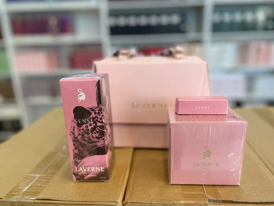 بكج الانوثه" MISS LAVERNE | مس لافيرن 🐆🌸

بوكس + حقيبة + عطر + بودرة 

عطر يستاهل كل الضجة اللي صايره عليه 💗خصيصا لكم العطر 💗

مكوناته 🌸 (زهرة البرتقال، توت، الورد، الياسمين، زهرة الكاشميران، المسك، التونكا)
                                                                                                   متوفر توصيل الجميع المحافظات 🇮🇶
التواصل :***********📞
