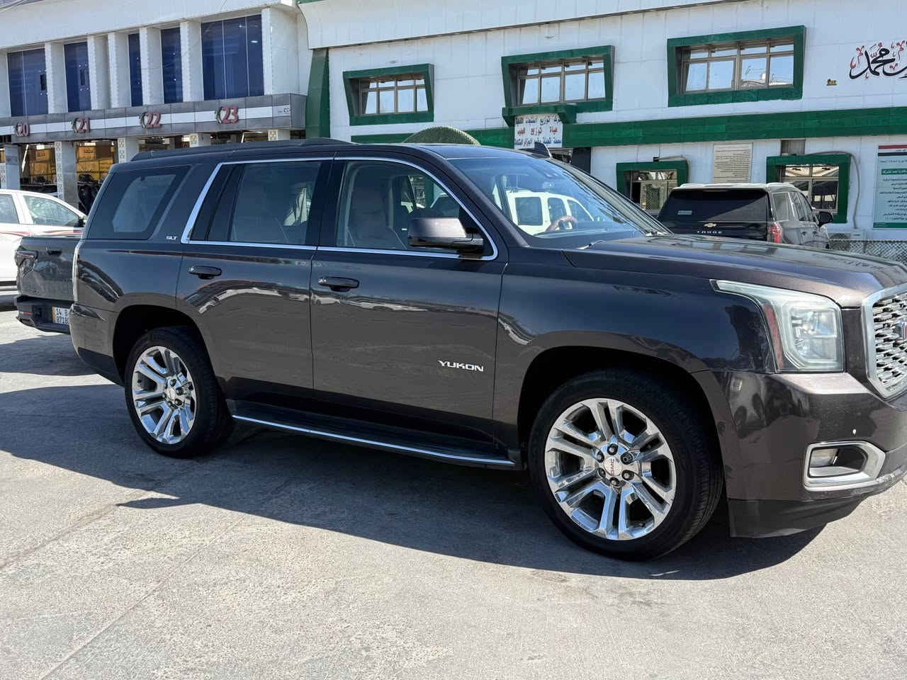 السلام وعليكم
‏ GMC يوكن ابتر 2018 وارد امريكي
 اللون نفطي
‏  SLT فول مواصفات 
 كشن تدفئة تبريد
 تحديد مسار
 نقط عمياء
 شاشة كبيرة
 صندوك شفط
 كشنات خلفية vip
 للبيع او مراوس حسب الرغبة
السعر ٢٧٥
العنوان :- البصره حي الموظفين البلدية اربع شوارع الحشد
السيارة ضررها من امريكا المدكر السائق وبنيد مبدل وبيها بارد قليل بالباب 
للتواصل رقم الهاتف *********** البصرة, العراق
