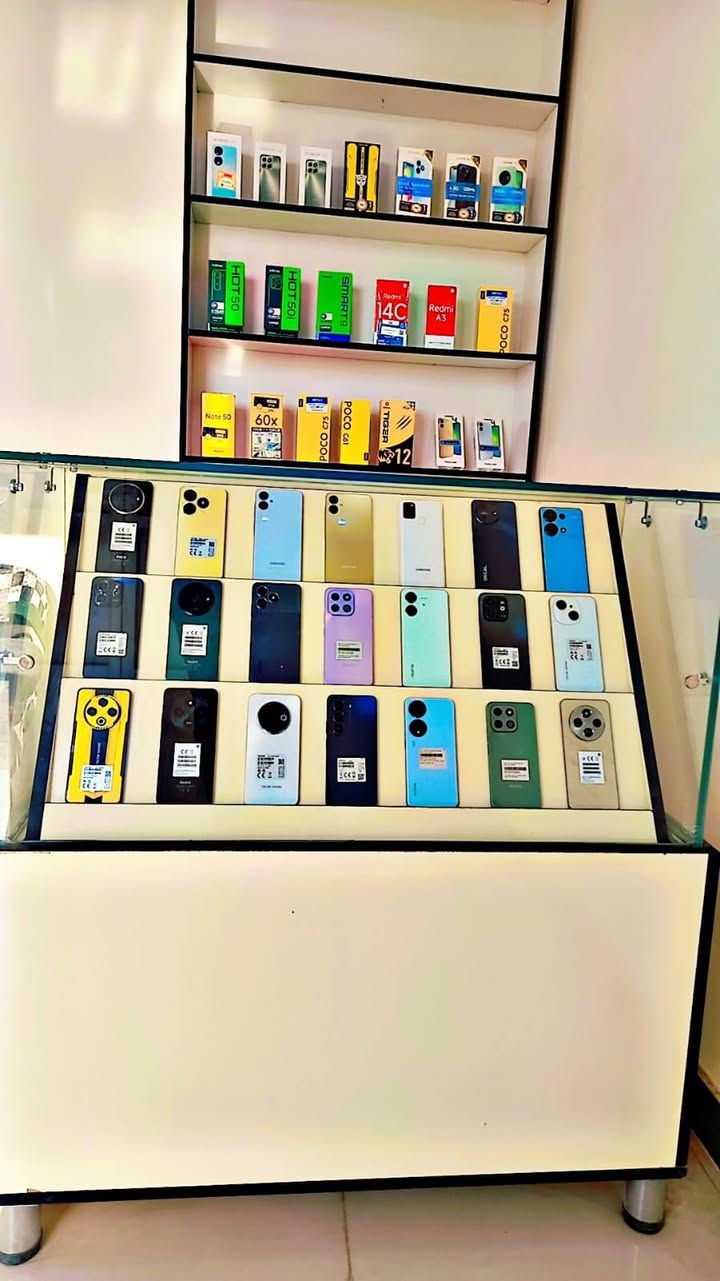 السلام عليكم جام خانه هواتف جرار خشب ثقيل جام 10 ملم ارتفاع متر وعرض متر عمق 40 سم فاترينه ارتفاع مترين ونص وعرض متر نضافه 100 ٪  السعر 275 وبيهن مجال عنوان خور الزبير للاستفسار ***********
