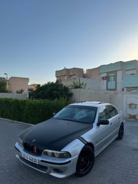 بي ام 525i • ٢٠٠٠ • فتحة سقف