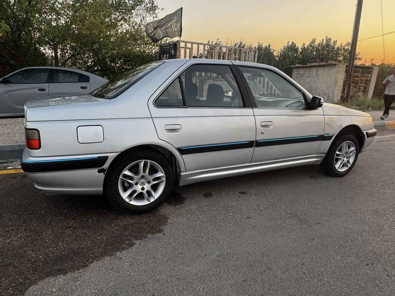 بيجو بارص 23 حره مكفوله ماشيه 84 السياره جديده عارضهه 76 للاتصال *********** مكان السياره واسط مركز المدينه
