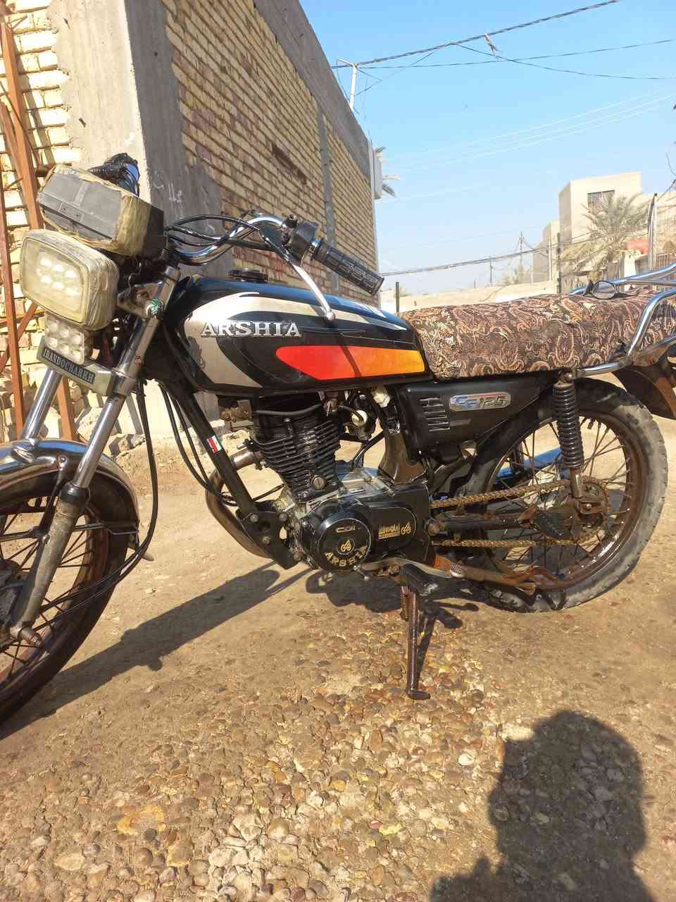 السلام عليكم ... دراجه ارشه بلادي موديل ٢٠١٤ محرك اسود برفاس .. بدون أوراق.. أوراقها ضايعه .. النظافه مثل ما واضح بالصور.. السعر ٣٠٠ الف وبيه مجال.. مكان بابل السياحي .. الاتصال على الرقم ***********
