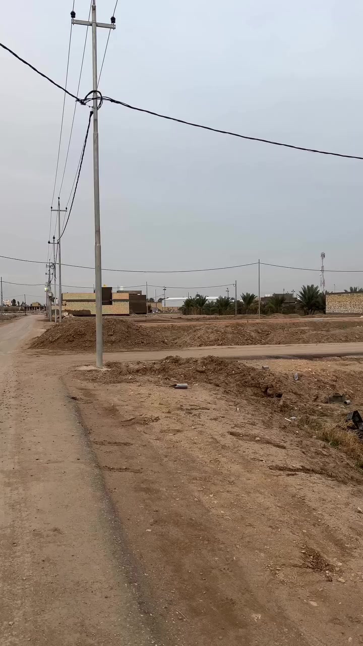 السلام عليكم قطعه للبيع مساحه 200م مجمع صلاح على طريق جفل خدمات ماي وكهرباء وتبليط
القطعه زراعي سند ٢٥
الرقم /***********
