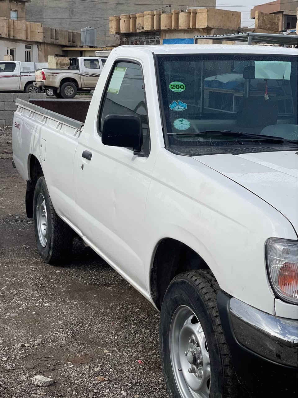 پیکاب نیسان ٢٠٠١ تەبریت
ئارمی پلاستی سلێمانی تەحیولی ئەسلی
ئارمە  خەرامەو  تەحولی  بە شەرت 
گێر و مەکینە و ئەکسل بەشەرت 
شانسی نە تەیقوە  شەنسی لار نەبوە 
٤ چوار تایە  تازەیە لە ژێرایە  
وەتس ئاپ و ڤایبەری لە سەر 
*********** السليمانية, العراق
