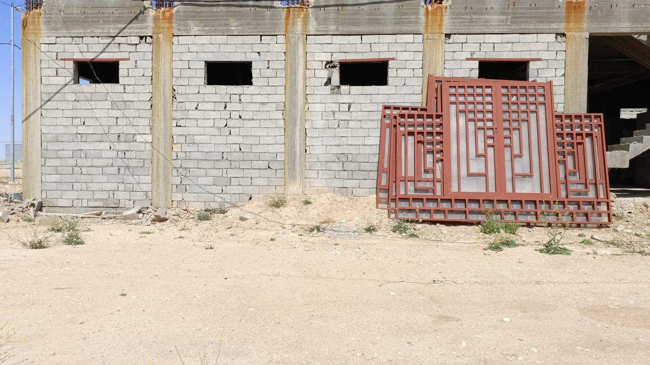 بيبان عدد ٦ نفس الي بصوره جديدات . يستخدمن لبنايات كبيره او سياج  المكان واسط قضاء بدره للتواصل ***********
***********

