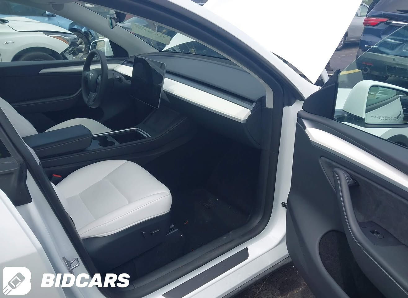 تسلا موديل Y بيفورمنس 2024
اللون أبيض
عداد المسافة 14 ألف كم حقيقي
الضرر جاملغ خلفي فقط
السيارة مكانها بغداد 

المواصفات:

دبل ماطور دفع رباعي (أعلى فئة بيفورمنس)

داخلية بيضاء سبورت

سقف بانوراما زجاج

شاشة كبيرة حجم 15 إنج

حساسات أمامي وخلفي أصلية

حساسات جانبية للاجتياز

طقم ويل حجم 21 مع تايرات جديدة وفجوج حمر سبورت

كاميرات عدد 8 تغطي السيارة بالكامل

باب الجنطة كهربائي شفط

الأبواب الجانبية كهربائية مع بردات أصلية

مقاعد جلد أسود أصل تحكم كهربائي كامل

تحكم كامل بالسيارة من خلال الشاشة

نظام قيادة آلي (Auto Pilot)

نظام القيادة الذاتية الكاملة (Full Self Drive)

عداد ديجيتال

تشغيل تلقائي وتشغيل عن بعد

دخول ذكي بدون مفتاح

نظام رادار ذكي لمنع الاصطدام

نظام تنبيه عند الرجوع للخلف

نظام تحديد المسار على الطريق

نظام قراءة السرعة من الشوارع

الأنظمة الترفيهية:
يوتيوب – نتفلكس – تيك توك – واتساب
نظام واي فاي – GPS – خرائط – بلوتوث – USB – AUX

الــســعــر :265 ورقة مصلح مرقم كامل ولحد يكلي غالي فئة خاصة هاي تريد رخيص دور وتلكة 
احنة فقط قطع مميزة

رقم صـــاحب السيارة: ***********
