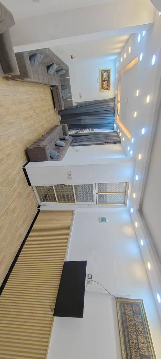 السلام عليكم بيت مطلوب للمصرف العقارب 80 مليون المساحة 100 متر طابق واحد بناء درجة اولى حي النداء منطقة 46 خلف مندي زمزم قرب المدرسة الصينية قريب على شارع مجمع بيتي اني دافع  تطلوعه٥٠ وابيعة بفلوسه   
للاستفسار***********
