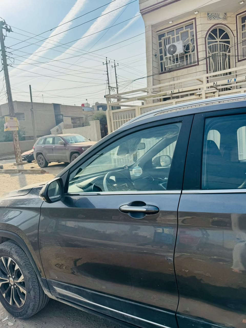 شوفر كروس 2023
فول ١/١  
رقم بغداد الدولي
 المحرك: 1.5 لتر 4 سلندر (منتشر طبيعي
 • القوة: بين 105 إلى 112 حصان

 • شاشة لمس بحجم 8 بوصات
 • منافذ USB وAUX، ونظام صوت يتراوح بين 4–6 سماعات
ة
 • وسائد هوائية
 • نظام توزيع الفرامل (EBD) ونظام مكافحة الانغلاق (ABS)
 • التوازن الإلكتروني (ESC) ونظام التماسك (TCS)
 • نظام مراقبة ضغط الإطارات، حساسات كاميرا خلفية، مثبت سرعة، وإنذار ضد السرقة 
لون فيلي موديل 2023
سياره زيرو 
ماشيه 15 الف 
حادثها فقط بلوجكتر امامي 
لنوع: SUV ميني (كروس أوفر مدمجة) موجهة للمدن، بسعة 5 ركاب. ￼ 
وياها بصمات عدد 2
سياره نظيفه
السعر رقم 1 رد تلقائي
***********
